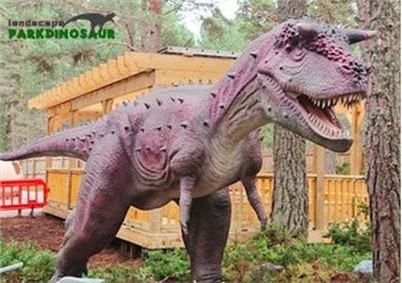 Pilna izmēra dinozauru kopijas